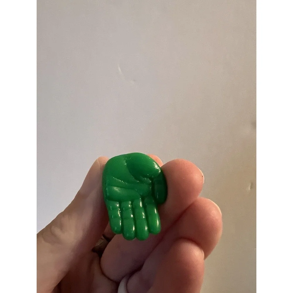 MILTON BRADLEY MOUSE TRAP Green Hand on Blue‎ Stick Replacement Pieces 1994